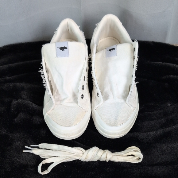 Rocket Dog White Sneakers - Picture 1 of 8